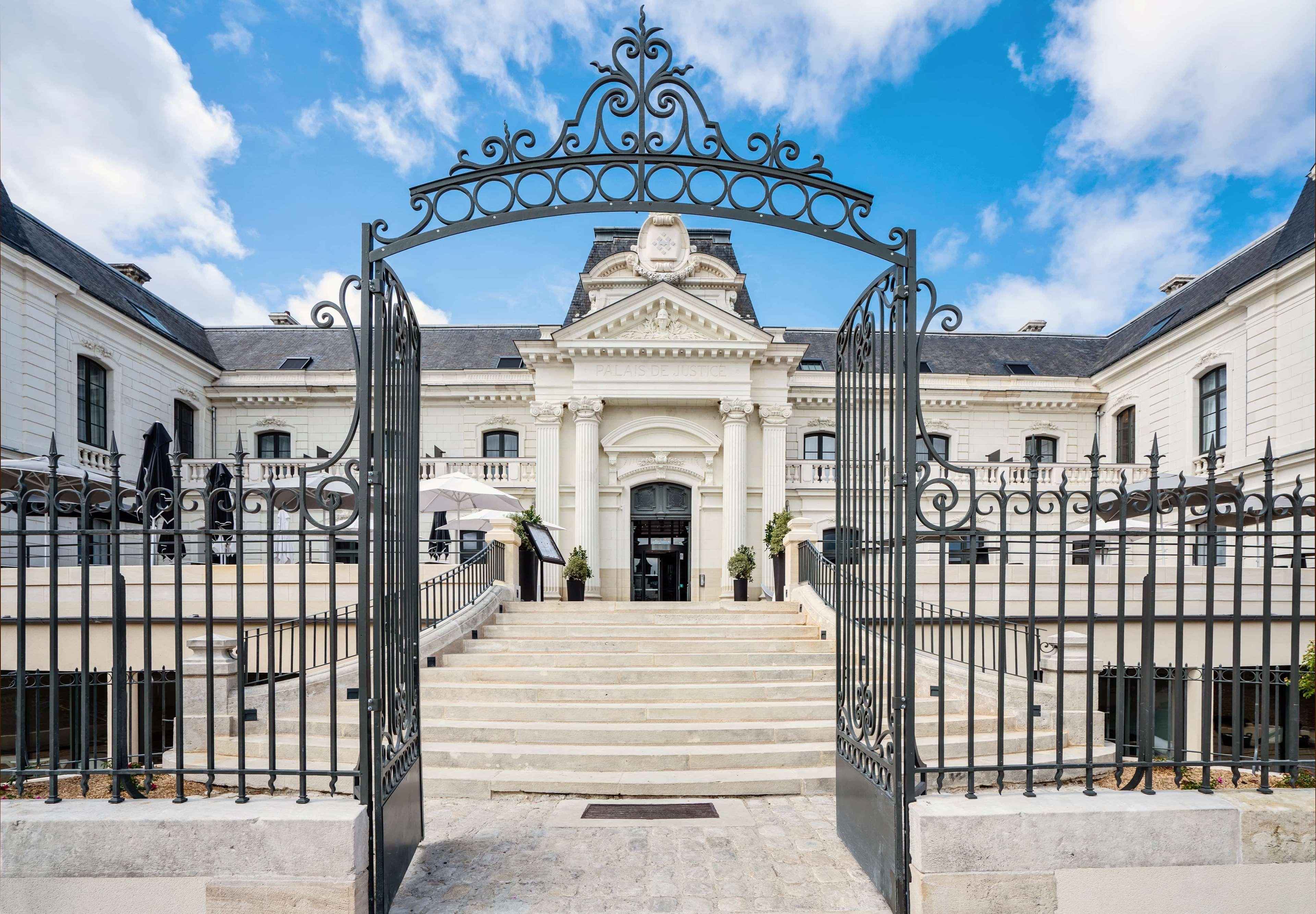 Best Western Premier Hotel De La Cite Royale Loches Exterior photo